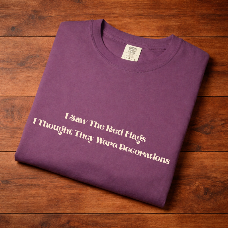 I Saw The Red Flags I Thought They Were Decorations T-Shirt